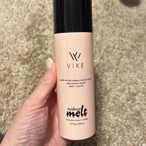 NWOB VIKE oil free make removing spray 6.7oz